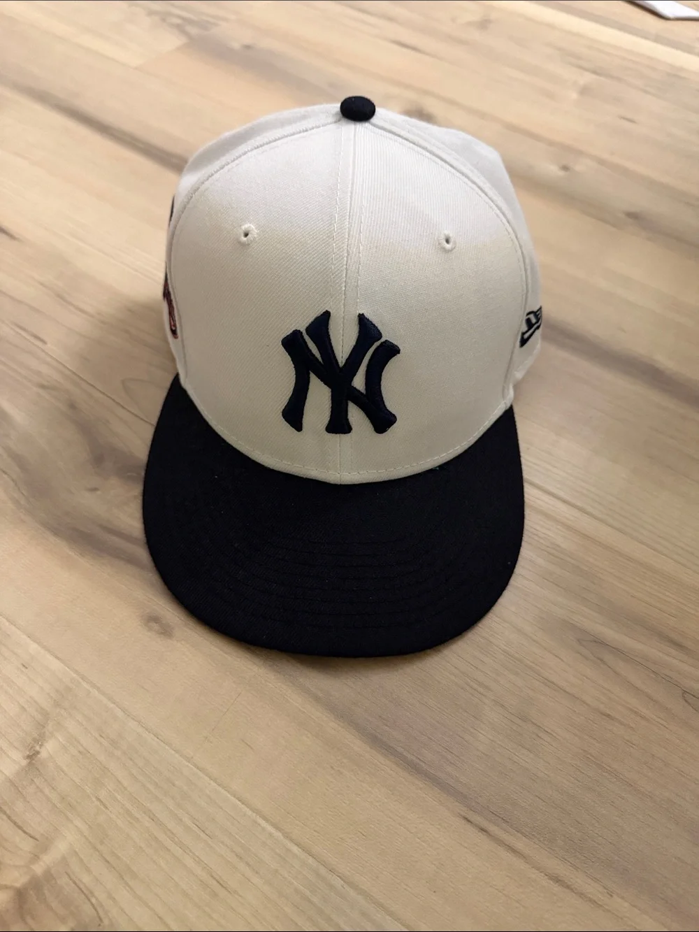 Size 7 1/4 75th World Series edition yankees white and navy hat